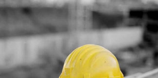 Fuscaldo, è morto il 51enne caduto dal tetto mentre lavorava