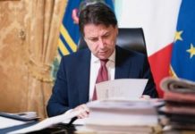 Stretta del governo: verso stop al calcetto e feste private in casa. Ipotesi chiusura anticipata locali alle 24