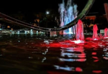 Praia a Mare, la fontana di Piazza della Resistenza illuminata di rosso