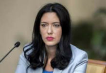 La Ministra Lucia Azzolina, chiama insegnante di Praia a Mare “Presto verrò a Trovarvi”