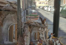 Paola, Allestita la “Via dei Presepi” su corso Garibaldi