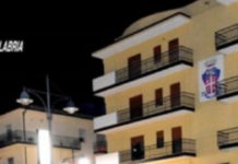 Ubriaco, si barrica in casa e minaccia di far esplodere bombola del Gas