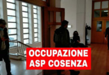 Prosegue la Protesta. Occupata la sede dell’Asp di Cosenza
