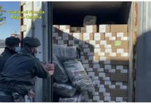 Sequestrati 400 kg di cocaina purissima: era nascosta in scatole di ‘pollo’