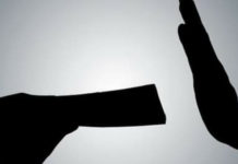 Tenta di corrompere Poliziotti durante controllo: Era in possesso di cocaina