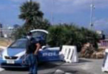 Aggredisce la moglie con una stampella all’interno di un esercizio commerciale: arrestato