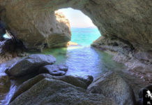 Tropea, ragazzino cade tra gli scogli della “Spaggia del Palombaro”: salvato dalla Guardia Costiera