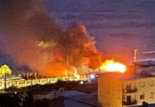 Paola, noto stabilimento balneare in fiamme