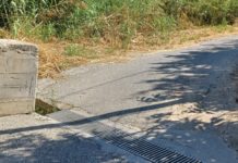 Belvedere, ricollocata (Mezza) grata a Fontanelle e restano i massi