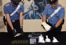 Cocaina nascosta nel muro del bagno, coniugi arrestati