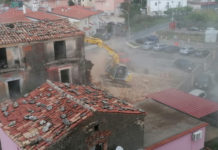 Paola, abbattuto il rudere abbandonato vicino l’ospedale