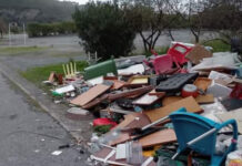 San Nicola Arcella-Località di Spiaggia Tufo Arcomagno: Rifiuti su rifiuti