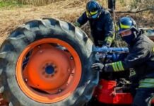 Si ribalta con il trattore. Intervengono i Vigili Del Fuoco.