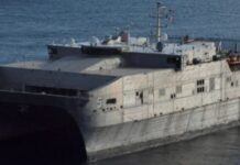 Guerra in Ucraina. Nave militare al largo del Tirreno Cosentino.