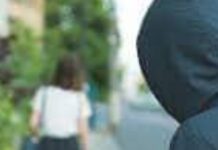 Perseguita la ex compagna: agli arresti domiciliari per stalking