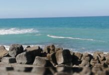 Denuncia di ‘Mare Pulito’. A Paola e Belvedere: “Tirreno sporco da giorni”.