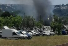 Auto in fiamme sul Tirreno Cosentino