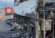 Autobus in fiamme in Provincia di Cosenza:::Paura sulla A2