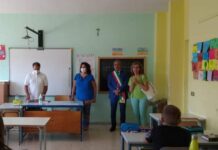 San Lucido:::Anno scolastico. De Tommaso e Chiappetta nelle scuole “Auguri ragazzi”