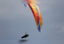 Tragedia:::Turista in vacanza a Praia a Mare muore mentre fa parapendio