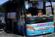 Autobus di Linea in fiamme sul Tirreno Cosentino