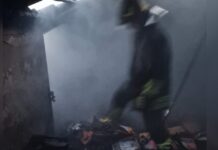Canna fumaria in fiamme. Crolla parte del soffitto. Intervengono i Vigili del Fuoco