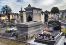 Fuscaldo:::vendeva loculi e incassava i soldi. Dipendente Licenziato