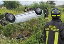 Incidente stradale in Calabria. Auto si ribalta