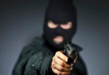 Rapina alle Poste nel Cosentino: puntano la pistola alla tempia di un dipendente e portano via 26mila euro