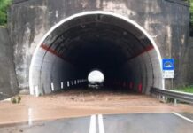 Tirreno Cosentino. Detriti e fango. Chiuso tratto di Strada Statale 18