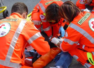 Paola, 29enne salvata in un lido dopo un malore improvviso