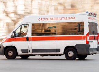 Cade da dieci metri mentre lavora: grave incidente nel Cosentino