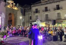 Paola. Rbc in piazza tra gli applausi. Signorelli: “Liberiamo la città”