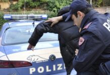 Follia in Calabria. La Polizia arresta uno spacciatore a seguito di una sparatoria.