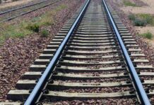 Camminava sui binari. Salvata da un poliziotto del Commissariato di Paola in ferie