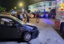 Ennesimo incidente stradale sulla 106: due feriti, uno bloccato in auto