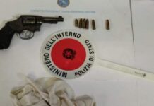 Nascondeva una pistola clandestina nel vano contatore: arrestato un uomo