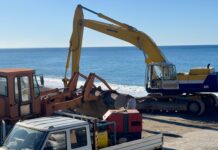 Cetraro. Proseguono i lavori di messa in sicurezza delle scogliere danneggiate dalle mareggiate.