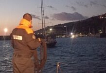 Cetraro, la Guardia Costiera soccorre barca a vela incagliata all’imboccatura del porto.