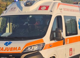 Scontro auto-camion sulla SS18, morto un Poliziotto