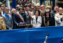 Paola, consegna chiavi e messaggi politici. PD a valanga su Politano