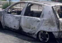 Diamante, carcassa auto bruciata giace sul lungomare Riviera Bleu.