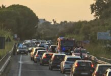 Tirreno Cosentino. Vigili del fuoco in azione. Auto in fiamme sulla SS18