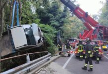 Incidente stradale sulla Paola-Cosenza. Auto termina nella scarpata
