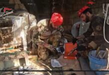 Sei sorelle e un arsenale: kalashnikov, tritolo, cocaina e bombe carta in un terreno