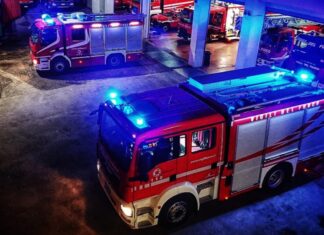 Auto in fiamme sull’autostrada. Tragedia sfiorata nel Cosentino