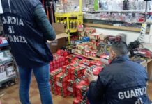 Blitz della Finanza sul Tirreno Cosentino. Sequestrati 80mila articoli non sicuri