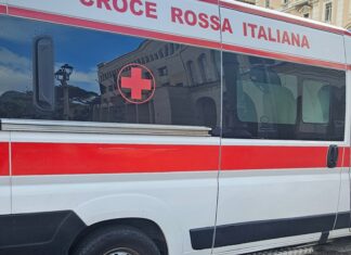 Incidente stradale auto-moto, giovane in prognosi riservata