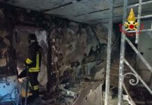 Fiamme in un appartamento: due persone ustionate. L’incendio divampato in una palazzina