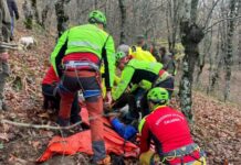 Disavventura nei boschi del cosentino. Cacciatore cade e viene salvato dal soccorso alpino – FOTO